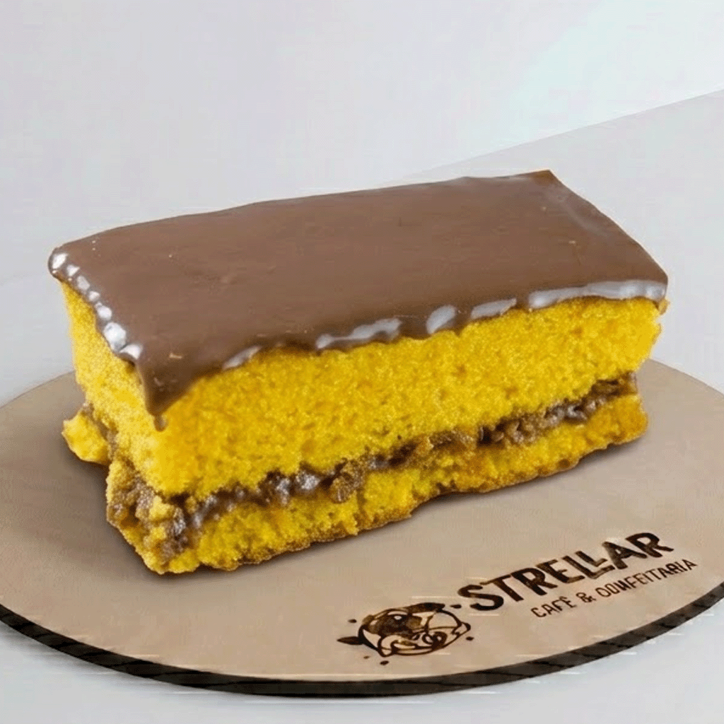 Bolo de Cenoura com Recheio e cobertura de brigadeiro