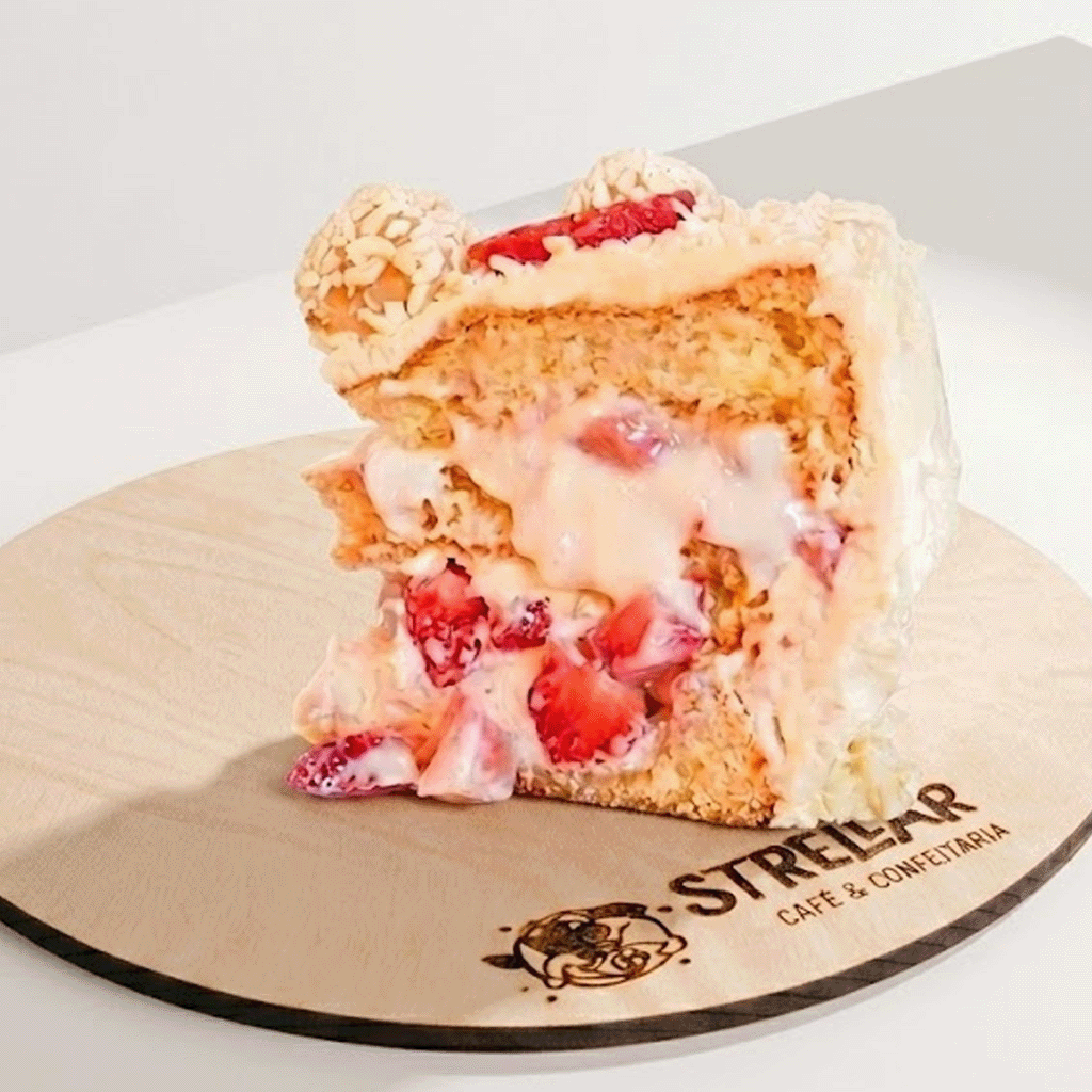 Torta 4 leites com morango